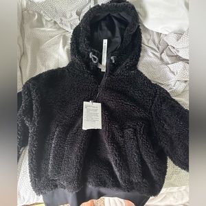 Never worn Lulu quarter zip textured fleece
